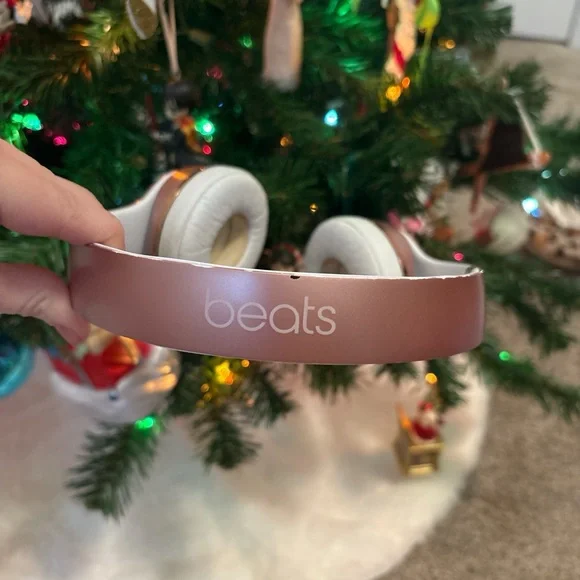 Beats Wireless Headphones - Rose Gold